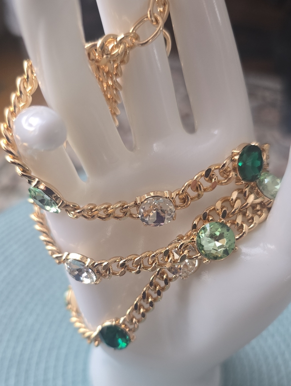 EMBERLY BRAND WOMEN'S BEAUTIFUL FASHION JEWELRY GREEN AND GOLDTONE NECKLACE